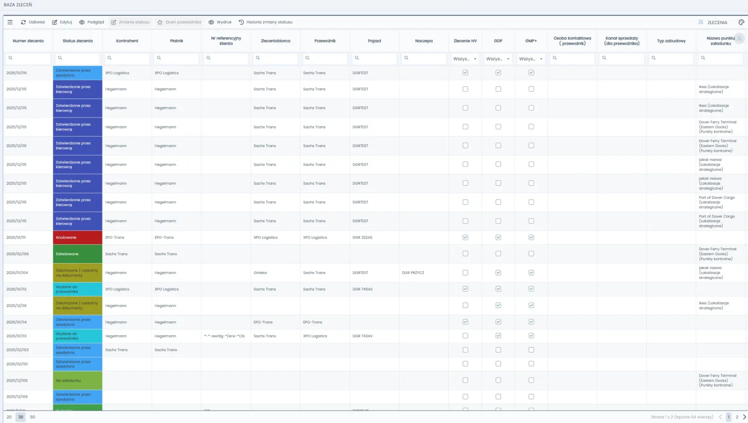 Program do zarządzania transportem, który zwiększa efektywność procesów 2 Tabela bazy zleceń w systemie TMS z kolorowymi statusami, listą przewoźników i parametrami logistycznymi.